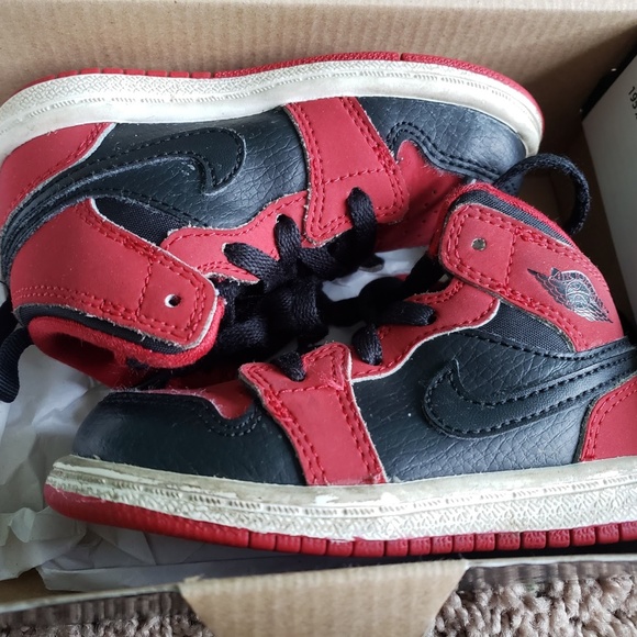 Jordan Other - Air Jordan Retro 1 Mid